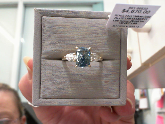 Blue and White Lab diamond in 14ct Yellow gold TDW 2.780cts