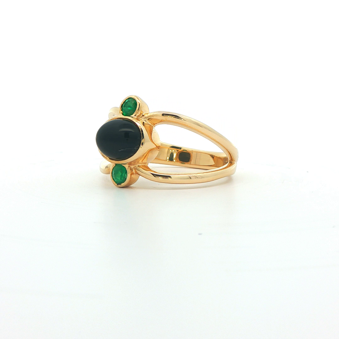 9ct Yellow Gold Emerald And Onyx Ring