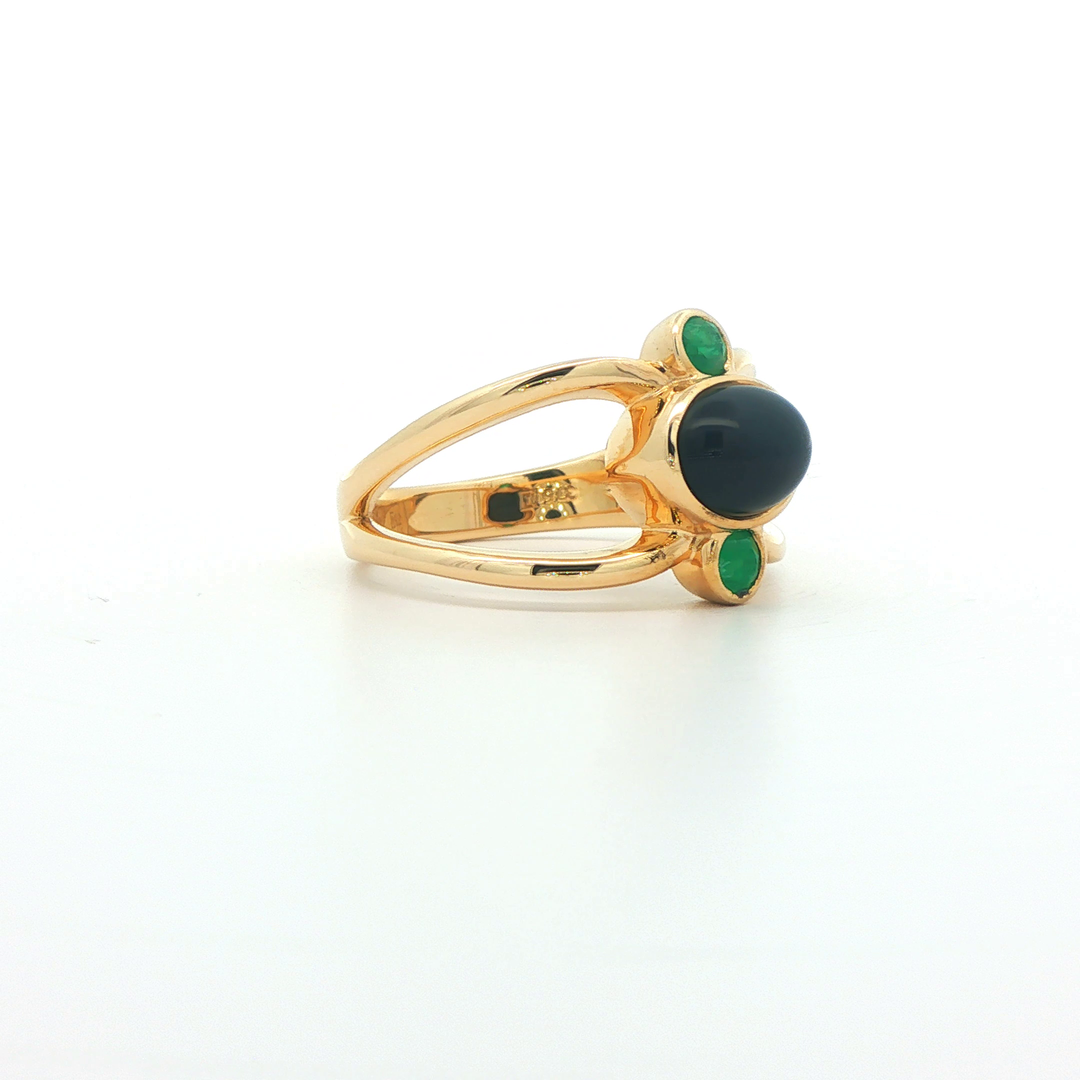 9ct Yellow Gold Emerald And Onyx Ring