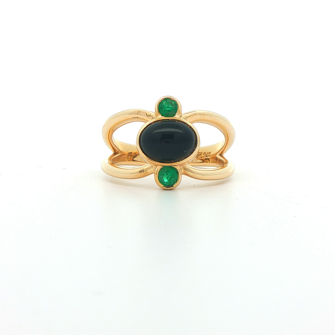 9ct Yellow Gold Emerald And Onyx Ring