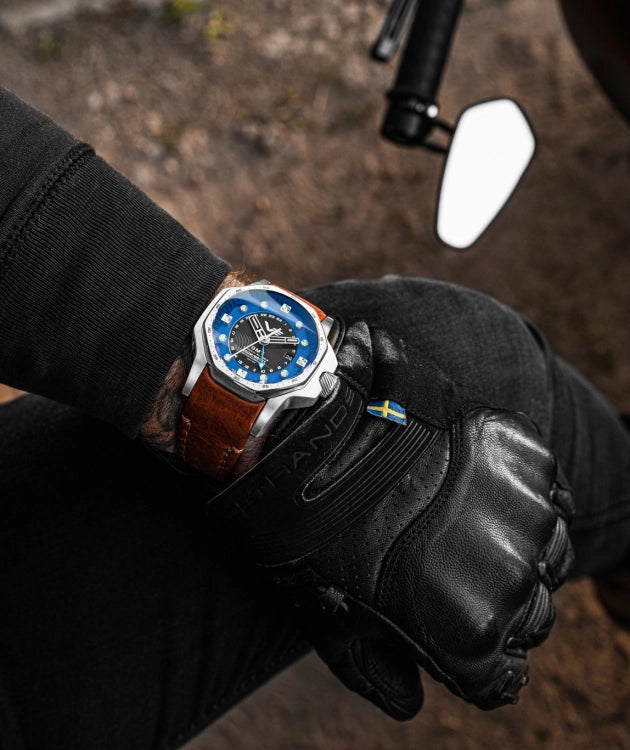 The Atomic Age "Fermi" Edition: A techno-futuristic automatic GMT timepiece paying tribute to the greatest scientific minds of the 20th century.