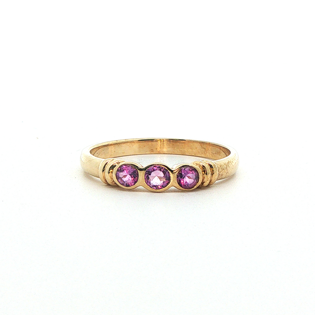 9Ct Yellow Gold 3 X Amethyst Ring,