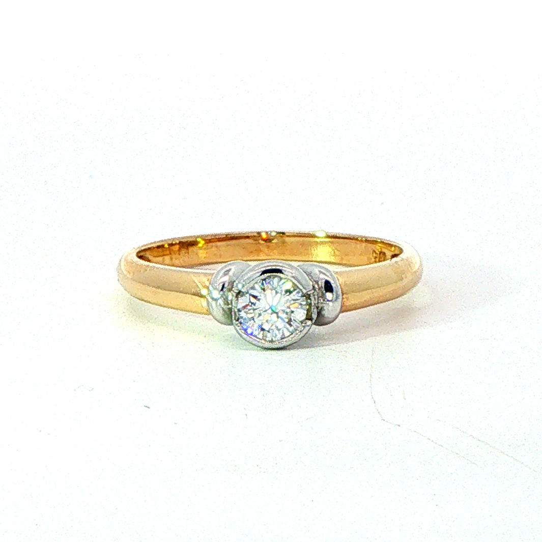 9ct 2-tone bezel cz ring