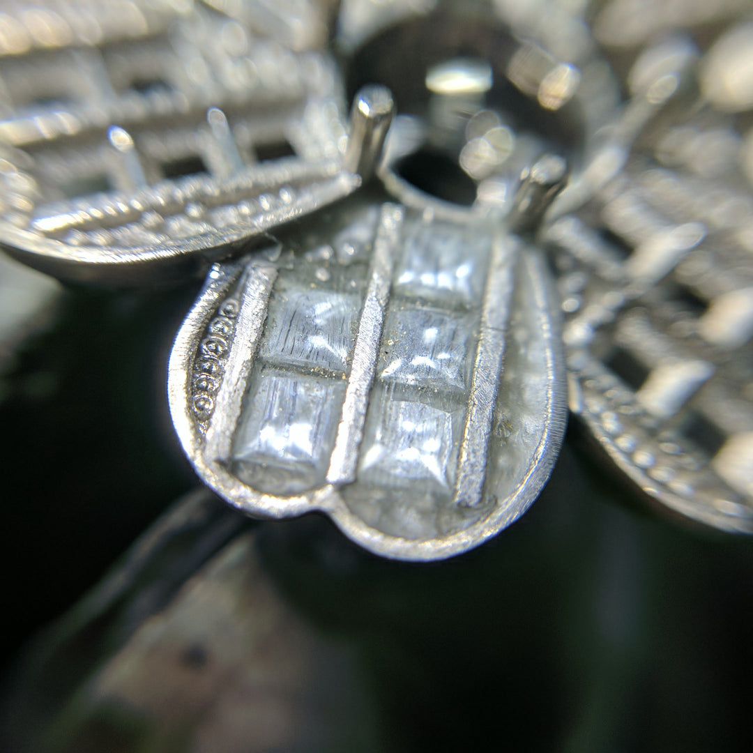 18ct Whtie Gold Floral Diamond Ring